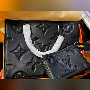 Black Handbag 32 x 23